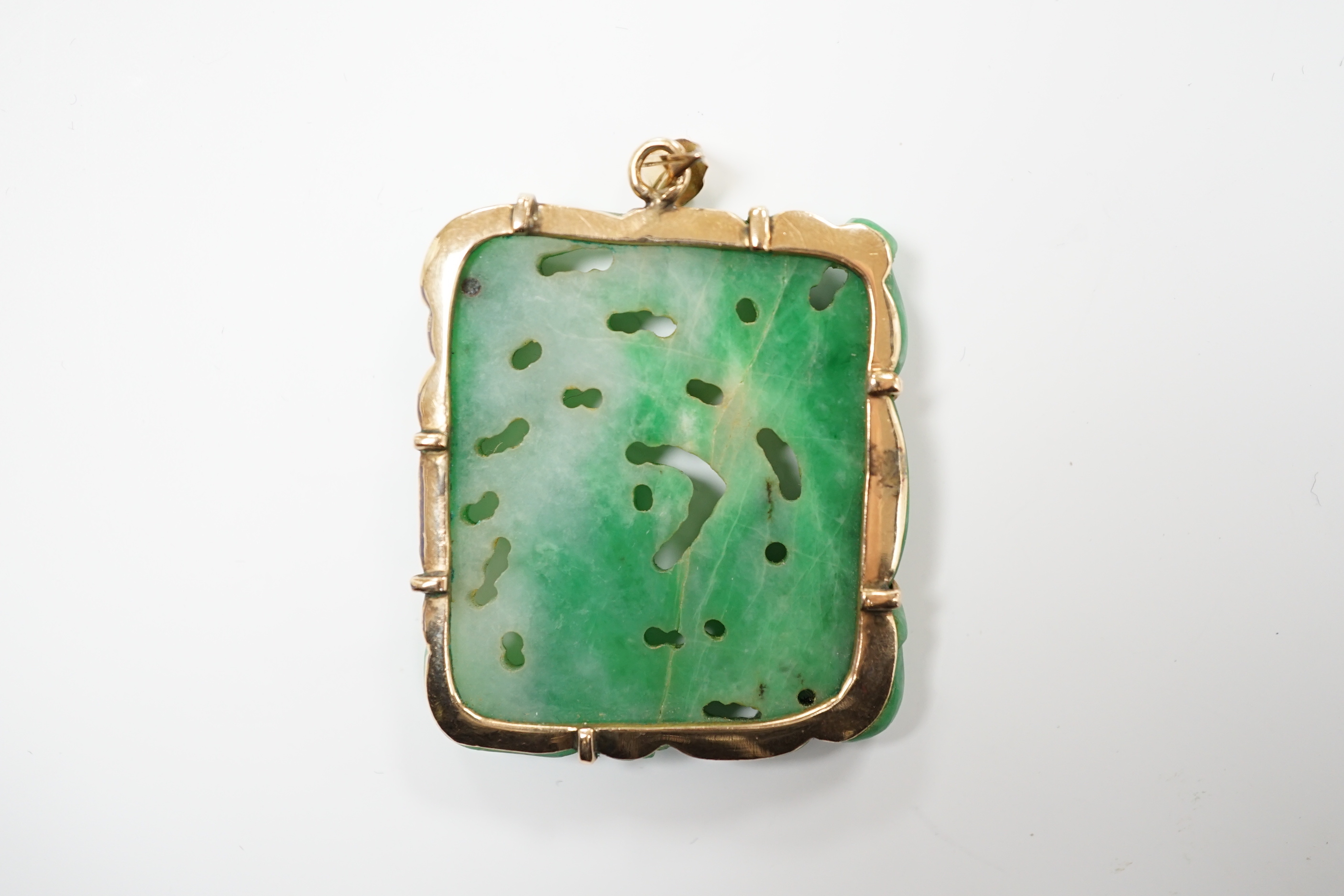 A yellow metal mounted jade pendant, carved with a fish, of square form, 37mm.